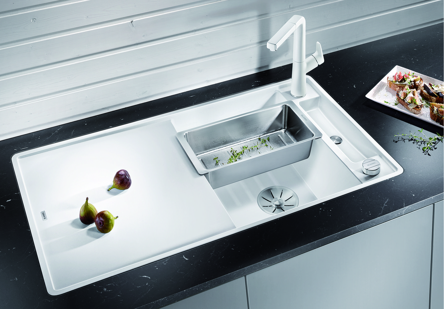 Blanco AXIA III 5 S-F InFino silgranit aluminium dřez vpravo s excentrem přísluš. dřevo č.1